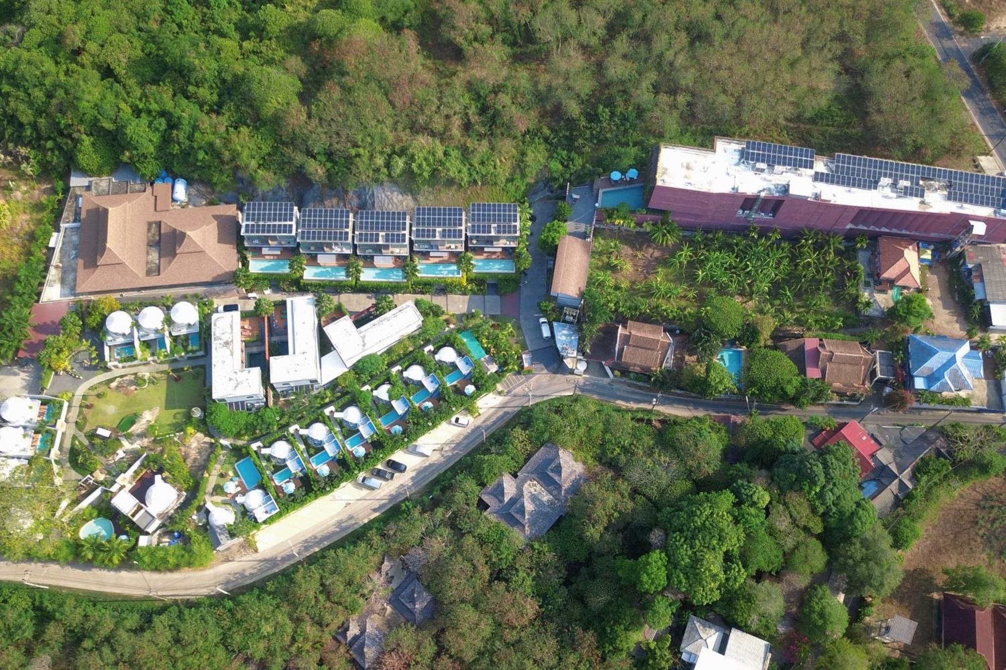 Le Resort And Villas Rawai Exterior foto Aerial view of the village