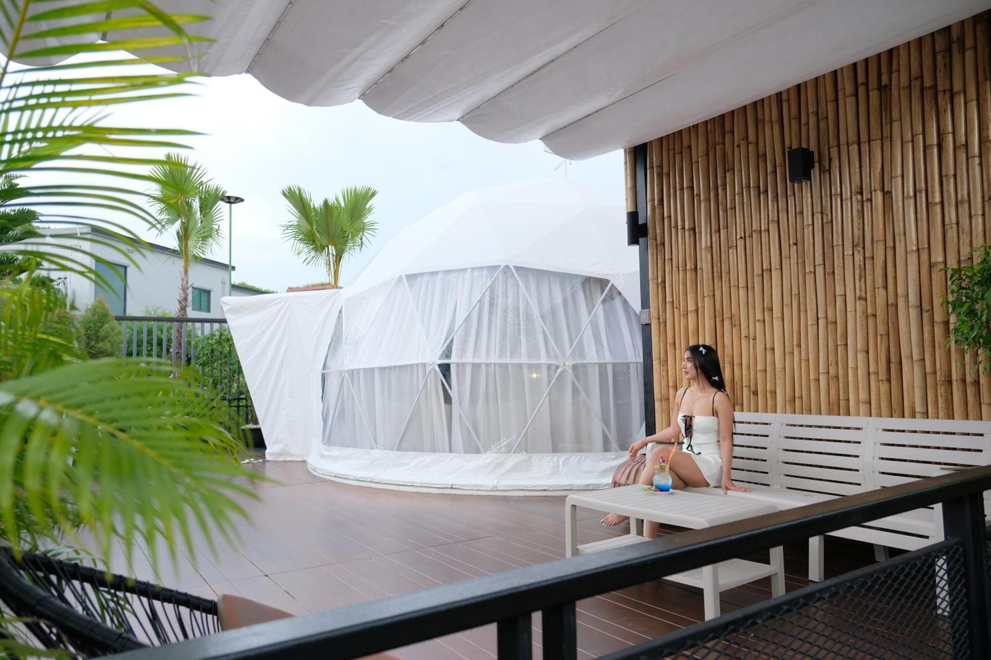 Le Resort And Villas Rawai Exterior foto The Bubble Hotel