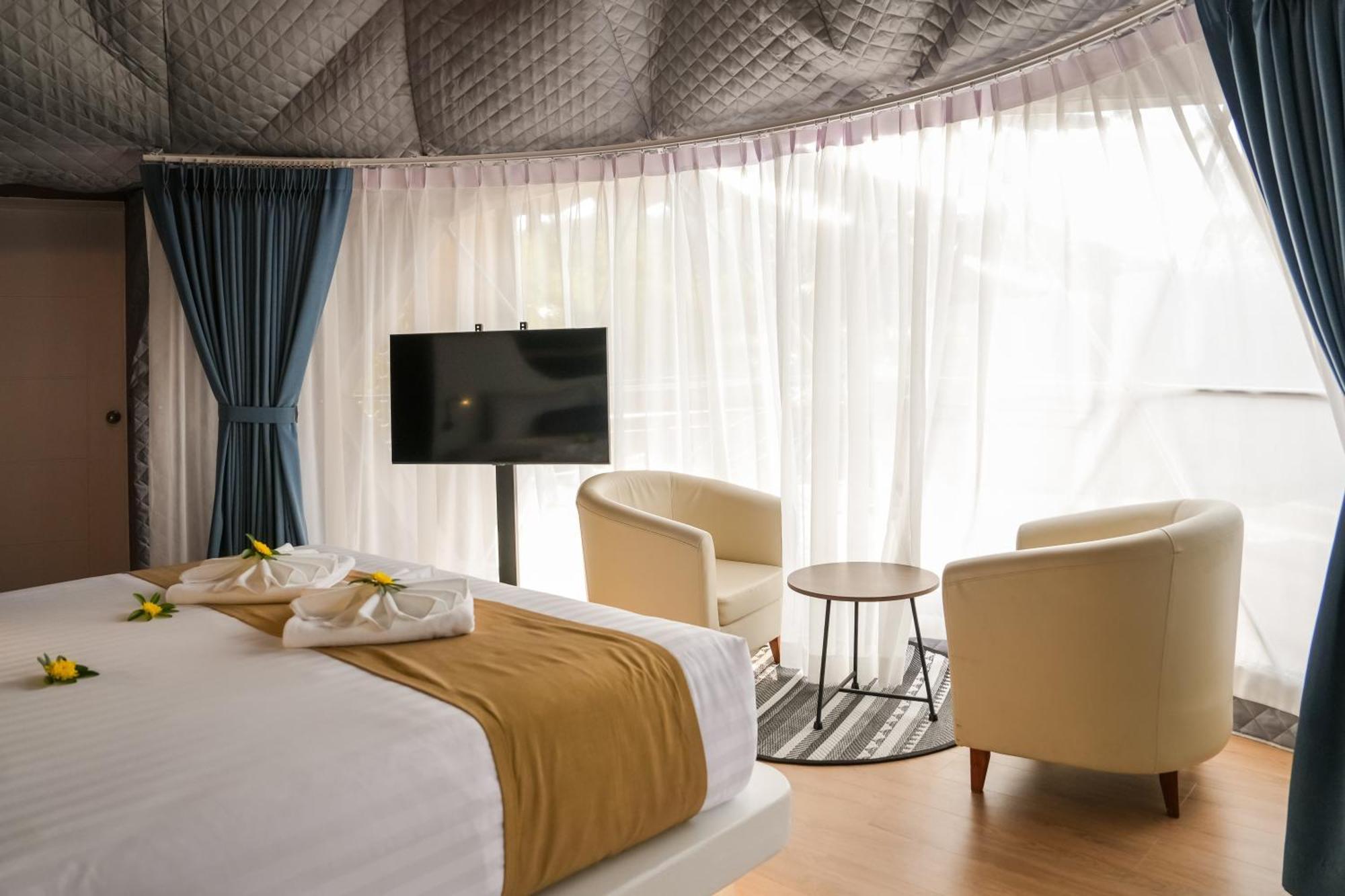 Le Resort And Villas Rawai Exterior foto A bedroom in the resort