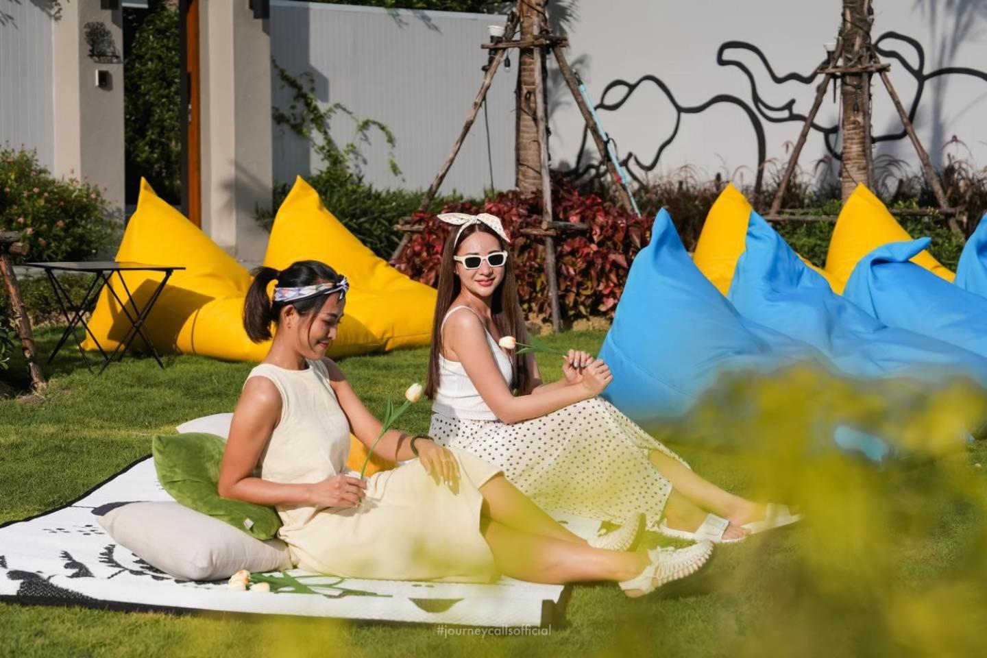 Le Resort And Villas Rawai Exterior foto Outdoor bean bag chairs