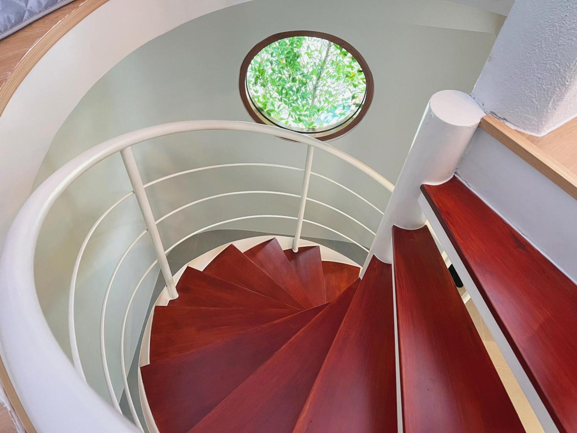 Le Resort And Villas Rawai Exterior foto Spiral staircase